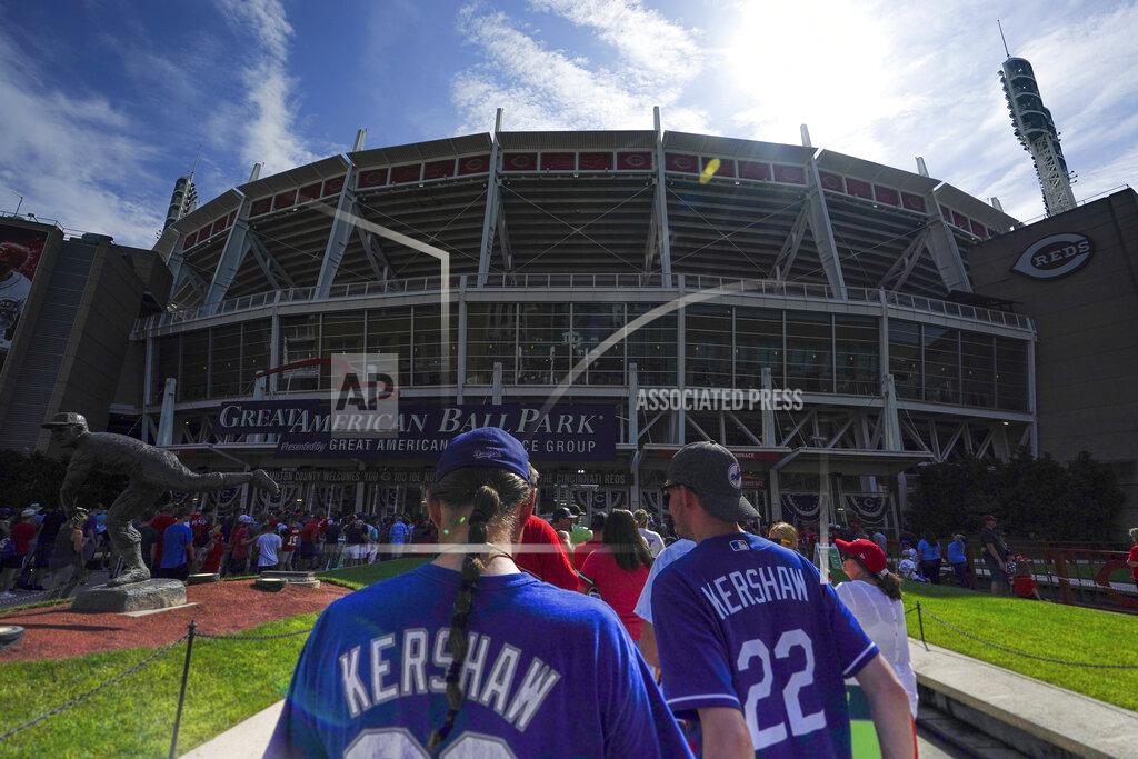 Bryan Woolston Los Angeles Dodgers' fans wait outside of Great American Ball Park prior to a baseball game between the Cincinnati Reds and the Los Angeles Dodgers in Cincinnati, Sunday, Sept 19, 2021. (AP Photo/Bryan Woolston)