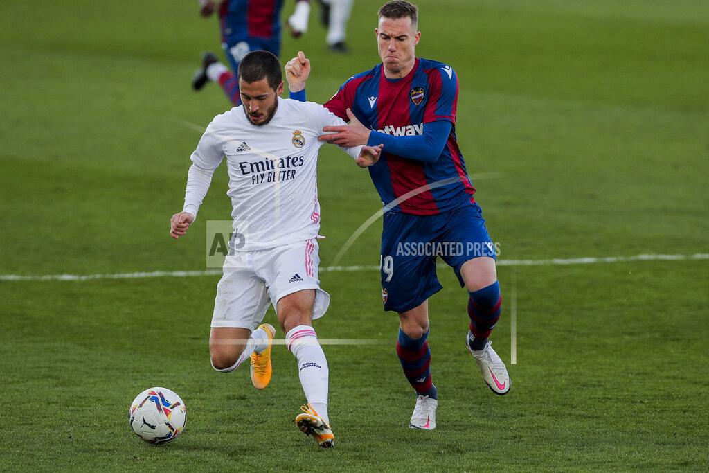 Manu Fernandez Real Madrid's Eden Hazard, left, duels for the ball with Levante's Roger Marti during the Spanish La Liga soccer match between Real Madrid and Levante at the Alfredo Di Stefano stadium in Madrid, Spain, Saturday, Jan. 30, 2021. (AP Photo/Manu Fernandez)