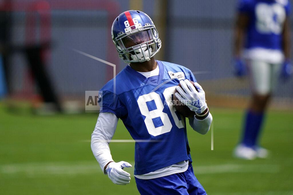 Kathy Willens New York Giants wide receiver Darius Slayton (86) carries the ball after catching a pass from quarterback Daniel Jones during an NFL football practice, Thursday, June 10, 2021, in East Rutherford, N.J. (AP Photo/Kathy Willens)