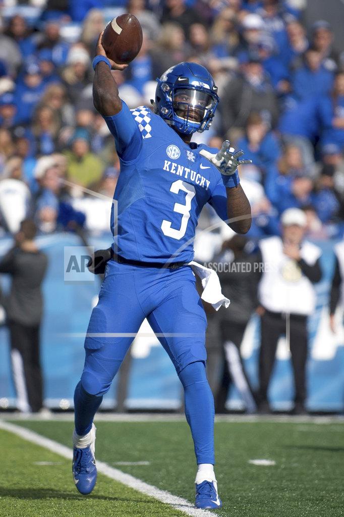 Bryan Woolston Kentucky quarterback Terry Wilson (3) passes the ball during the first half of an NCAA college football game against Middle Tennessee in Lexington, Ky., Saturday, Nov. 17, 2018. (AP Photo/Bryan Woolston)