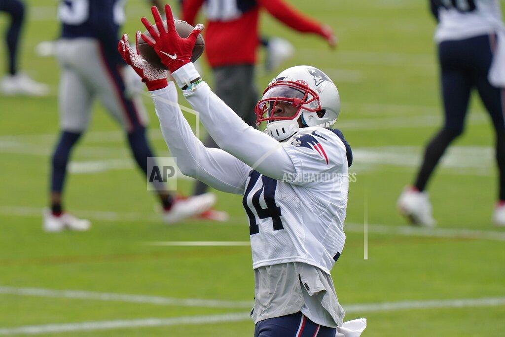 Steven Senne New England Patriots wide receiver Mohamed Sanu Sr. catches a pass during an NFL football training camp practice, Monday, Aug. 17, 2020, in Foxborough, Mass. (AP Photo/Steven Senne, Pool)