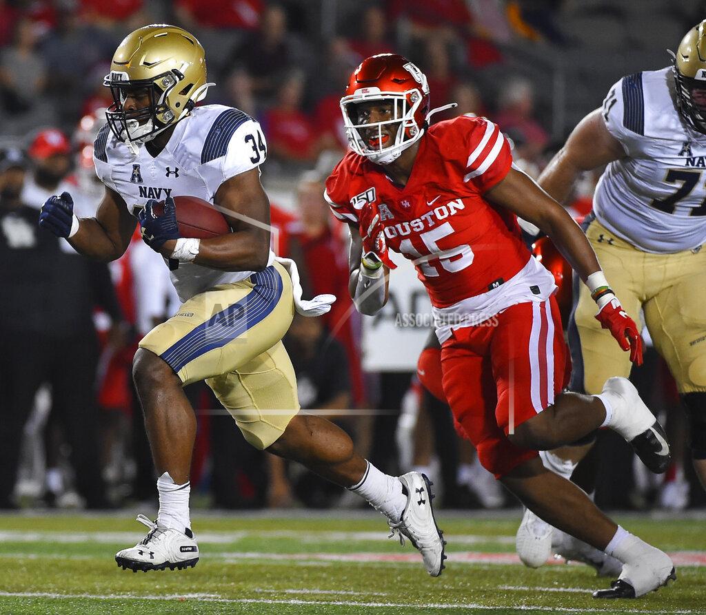 Eric Christian Smith Navy fullback Jamale Carothers (34) runs past Houston linebacker Zamar Kirven (15) for a touchdown during the first half of an NCAA college football game, Saturday, Nov. 30, 2019, in Houston. (AP Photo/Eric Christian Smith)