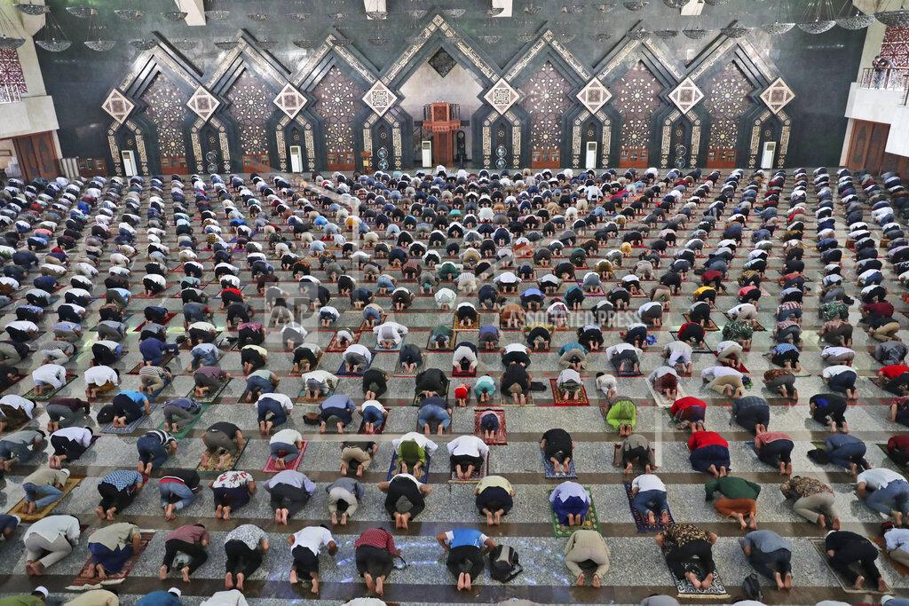 Achmad Ibrahim Muslim men pray spaced apart amid concerns of coronavirus outbreak during a Friday prayer at At-Tin mosque in Jakarta, Indonesia, Friday, June 5, 2020. Muslims in Indonesia's capital held their first communal Friday prayers as mosques closed by the coronavirus outbreak for nine weeks reopened at half capacity. (AP Photo/Achmad Ibrahim)
