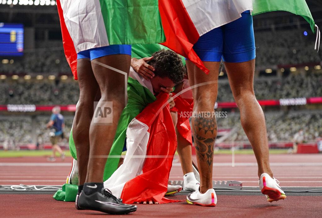 Charlie Riedel Filippo Tortu of Italy celebrates after taking the gold medal in the final of the men's 4 x 100-meter relay at the 2020 Summer Olympics, Friday, Aug. 6, 2021, in Tokyo, Japan. (AP Photo/Charlie Riedel)