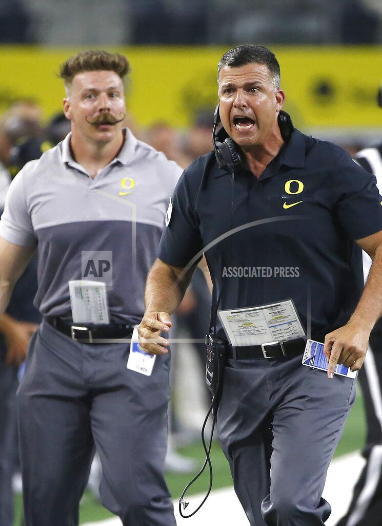 Ron Jenkins Oregon coach Mario Cristobal runs down the sideline as Oregon plays Auburn during the first half of an NCAA college football game Saturday, Aug. 31, 2019, in Arlington, Texas. Auburn won 27-21. (AP Photo/Ron Jenkins)