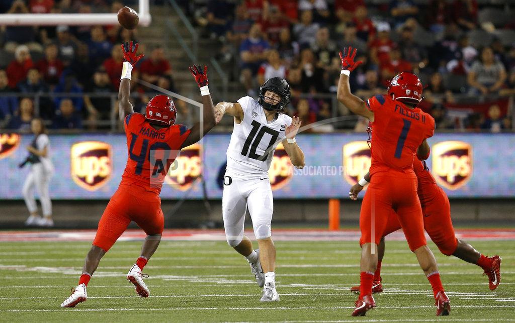 Rick Scuteri Oregon quarterback Justin Herbert (10) throws down field against Arizona in the second half during an NCAA college football game, Saturday, Oct. 27, 2018, in Tucson, Ariz. Arizona defeated Oregon 44-15. (AP Photo/Rick Scuteri)