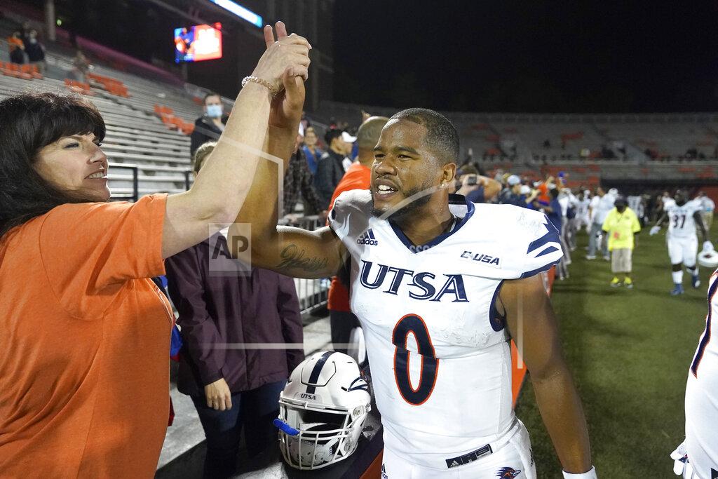 Charles Rex Arbogast UTSA quarterback Frank Harris celebrates his team's win over Illinois in an NCAA college football game Saturday, Sept. 4, 2021, in Champaign, Ill. (AP Photo/Charles Rex Arbogast)