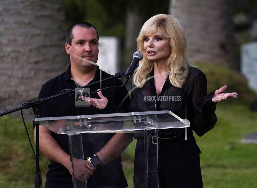 Chris Pizzello Actress Loni Anderson and her son Quinton Reynolds speak before the unveiling of a memorial sculpture of her former husband and Quinton's father, the late actor Burt Reynolds, at Hollywood Forever Cemetery, Monday, Sept. 20, 2021, in Los Angeles. Reynolds died in 2018 at the age of 82. (AP Photo/Chris Pizzello)