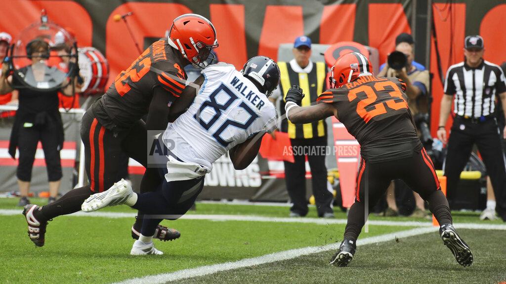 Ron Schwane Tennessee Titans tight end Delanie Walker (82) scores a touchdown during the second half in an NFL football game against the Cleveland Browns, Sunday, Sept. 8, 2019, in Cleveland. (AP Photo/Ron Schwane)