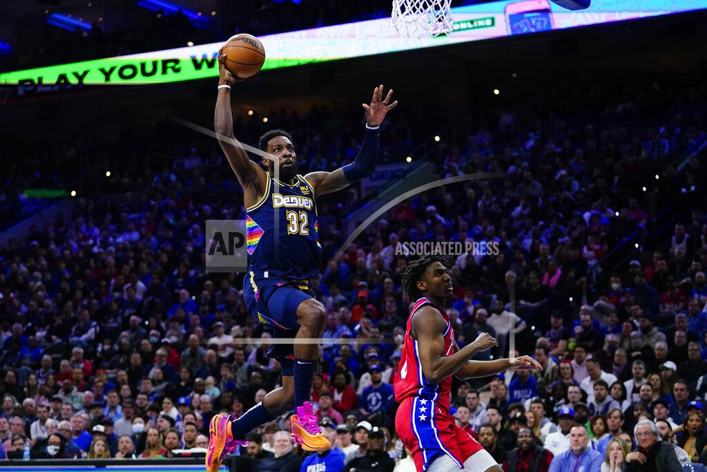 Matt Slocum Denver Nuggets' Jeff Green, left, goes up for a dunk past Philadelphia 76ers' Tyrese Maxey during the first half of an NBA basketball game, Monday, March 14, 2022, in Philadelphia. (AP Photo/Matt Slocum)