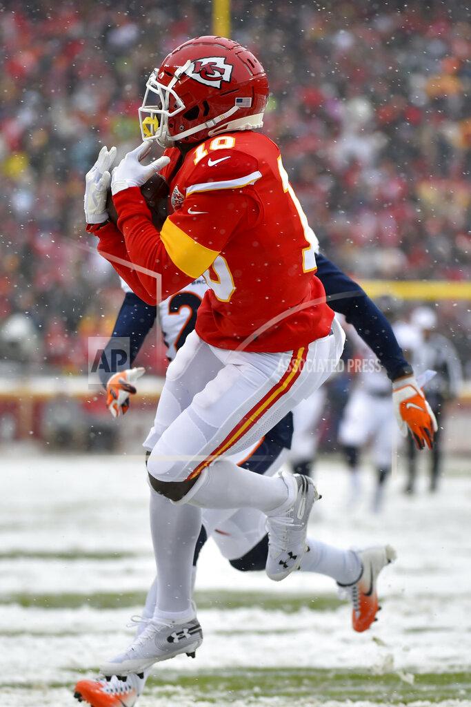 Ed Zurga Kansas City Chiefs wide receiver Tyreek Hill (10) makes a touchdown catch in front of Denver Broncos cornerback Chris Harris Jr. during the first half of an NFL football game in Kansas City, Mo., Sunday, Dec. 15, 2019. (AP Photo/Ed Zurga)