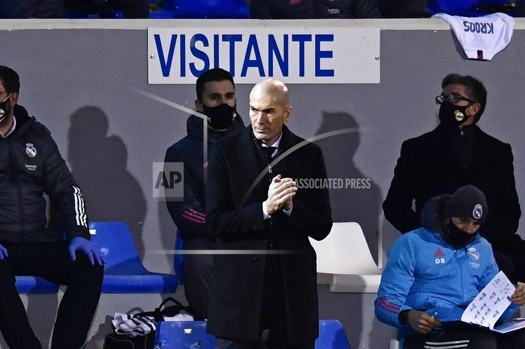 Jose Breton Real Madrid's head coach Zinedine Zidane applauds during a Spanish Copa del Rey round of 32 soccer match between Alcoyano and Real Madrid at the El Collao stadium in Alcoy, Spain, Wednesday Jan. 20, 2021. (AP Photo/Jose Breton)