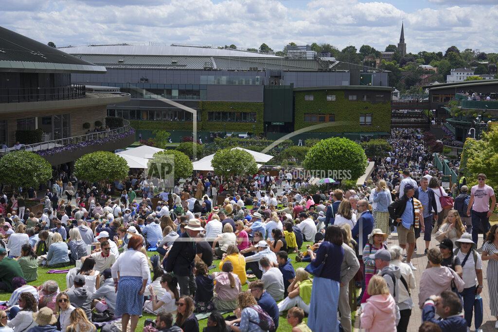 Alberto Pezzali Crowds flock on the Hill outside court one on day two of the Wimbledon tennis championships in London, Tuesday, June 28, 2022. (AP Photo/Alberto Pezzali)