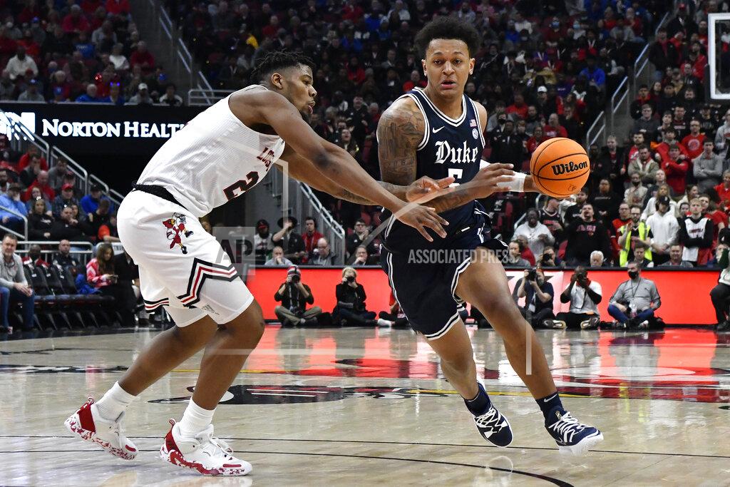 Timothy D. Easley Duke forward Paolo Banchero (5) drives past Louisville forward Sydney Curry (21) during the first half of an NCAA college basketball game in Louisville, Ky., Saturday, Jan. 29, 2022. (AP Photo/Timothy D. Easley)