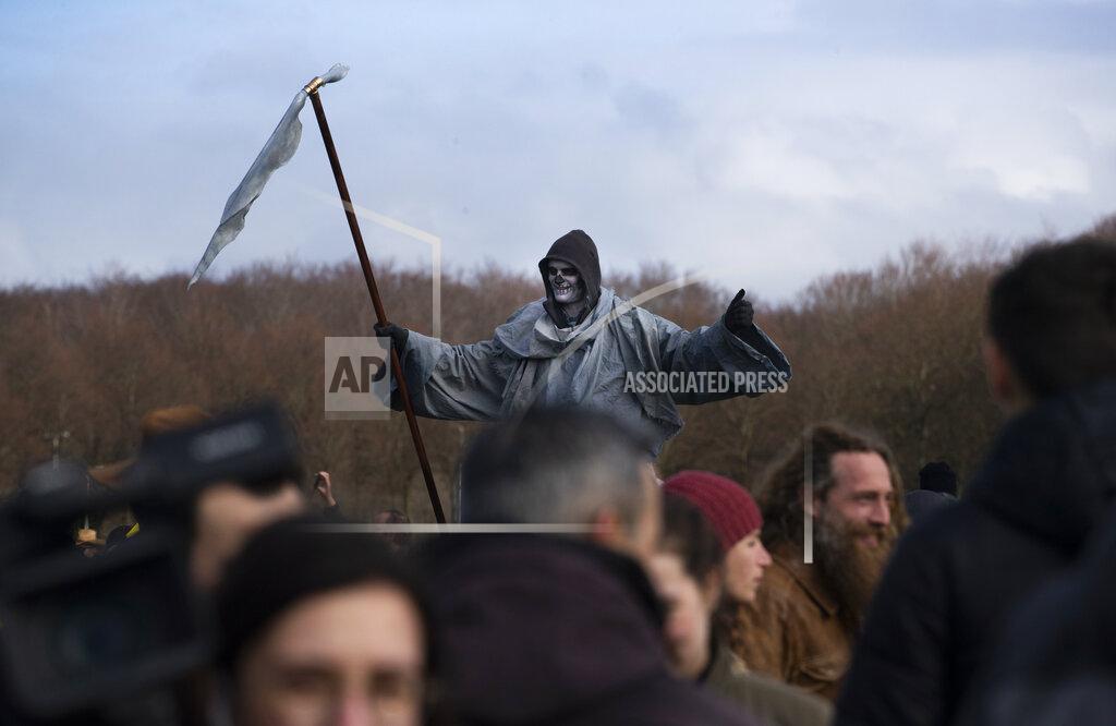Peter Dejong People demonstrate, ahead of three days of voting starting Monday in a general election, to protest government policies including the curfew, lockdown and coronavirus related restrictions in The Hague, Netherlands, Sunday, March 14, 2021. (AP Photo/Peter Dejong)