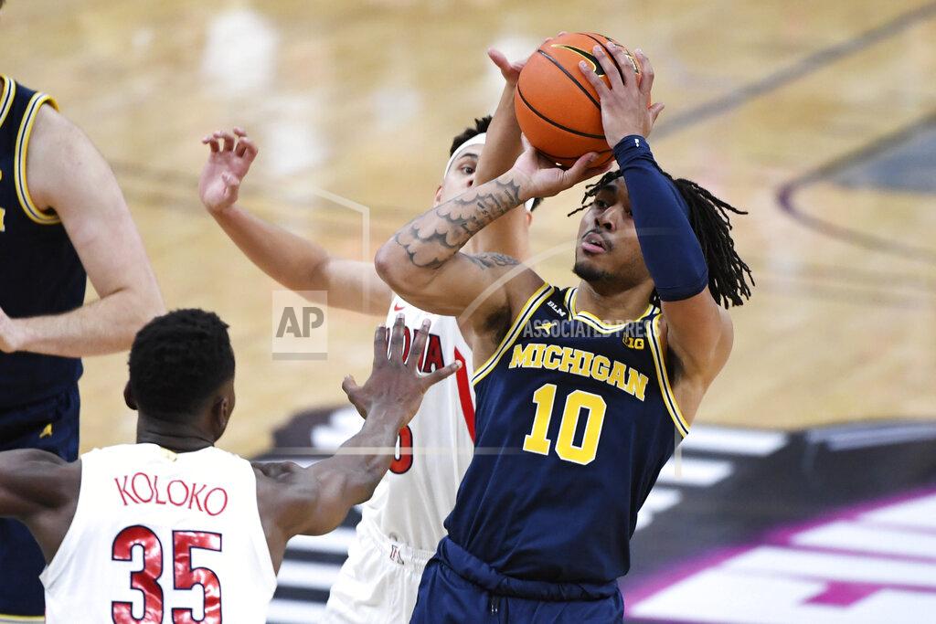 Sam Morris Michigan guard Frankie Collins (10) shoots over Arizona center Christian Koloko (35) during an NCAA college basketball game Sunday, Nov. 21, 2021, in Las Vegas. (AP Photo/Sam Morris)