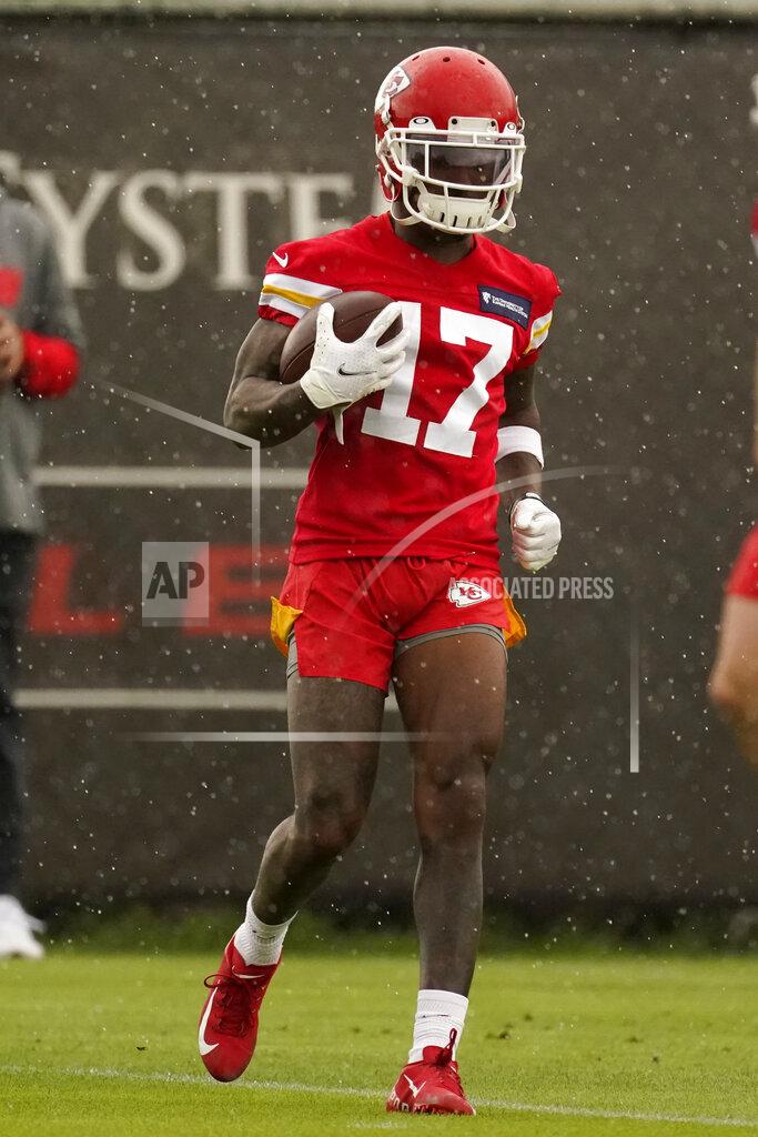 Charlie Riedel Kansas City Chiefs wide receiver Mecole Hardman runs the ball during the NFL football team's organized team activities Thursday, May 27, 2021, in Kansas City, Mo. (AP Photo/Charlie Riedel)