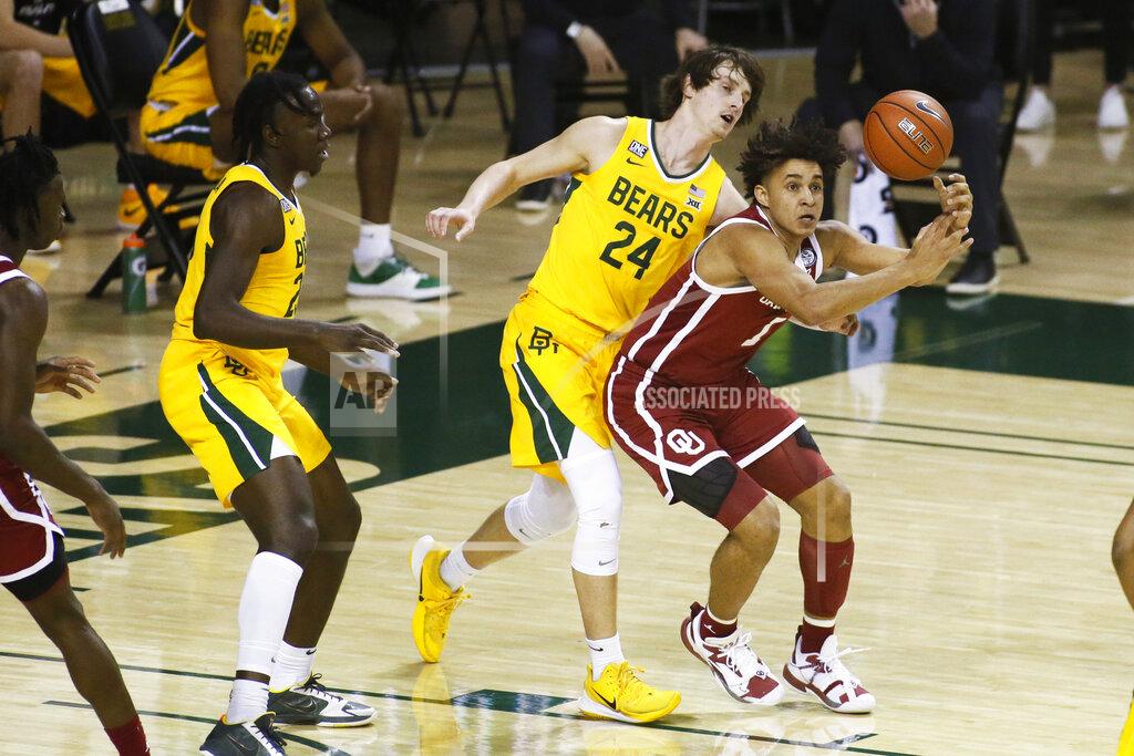 Ray Carlin Baylor guard Matthew Mayer (24) taps the ball away from Oklahoma forward Jalen Hill, right, during the first half of an NCAA college basketball game on Wednesday, Jan. 6, 2021, in Waco, Texas. (AP Photo/Ray Carlin)