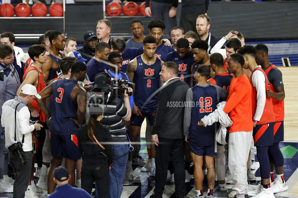 Matt York Auburn head coach Bruce Pearl talks to his team during a practice session for the semifinals of the Final Four NCAA college basketball tournament, Friday, April 5, 2019, in Minneapolis. (AP Photo/Matt York)