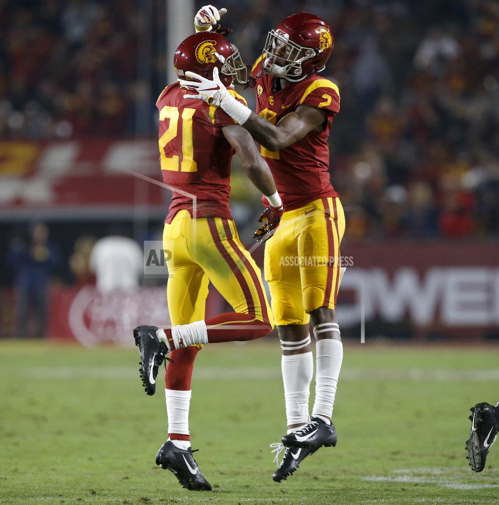 Alex Gallardo Southern California wide receiver Tyler Vaughns, left, celebrates his touchdown catch with wide receiver Devon Williams, right, during the first half of an NCAA college football game against California in Los Angeles, Saturday, Nov. 10, 2018. (AP Photo/Alex Gallardo)