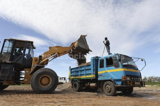As sand miners prosper in Uganda, a vital lake basin su... - Vimarsana News