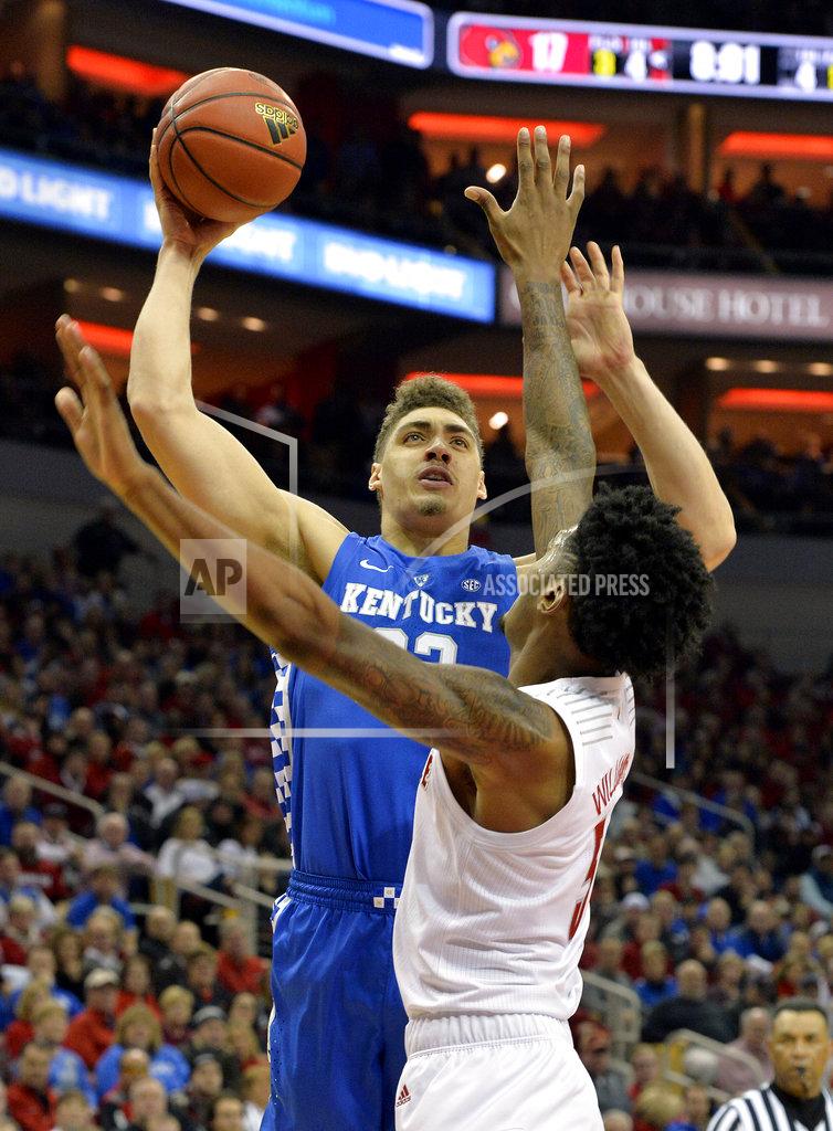Timothy D. Easley Kentucky forward Reid Travis (22) shoots over the defense of Louisville center Malik Williams (5) during the first half of an NCAA college basketball game in Louisville, Ky., Saturday, Dec. 29, 2018. (AP Photo/Timothy D. Easley)