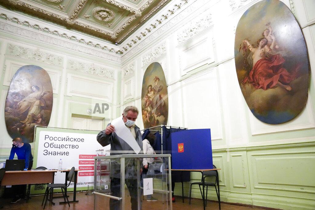 Dmitri Lovetsky A man casts his ballot during the State Duma, the Lower House of the Russian Parliament and local parliaments elections at a polling station situated in an old palace in St. Petersburg, Russia, Saturday, Sept. 18, 2021. Sunday will be the last of three days voting for a new parliament, but there seems to be no expectation that United Russia, the party devoted to President Vladimir Putin, will lose its dominance in the State Duma. (AP Photo/Dmitri Lovetsky)