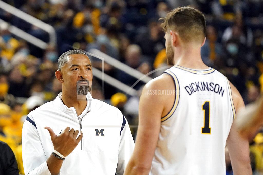 Carlos Osorio Michigan head coach Juwan Howard talks with center Hunter Dickinson during the second half of an NCAA college basketball game against Buffalo, Wednesday, Nov. 10, 2021, in Ann Arbor, Mich. (AP Photo/Carlos Osorio)
