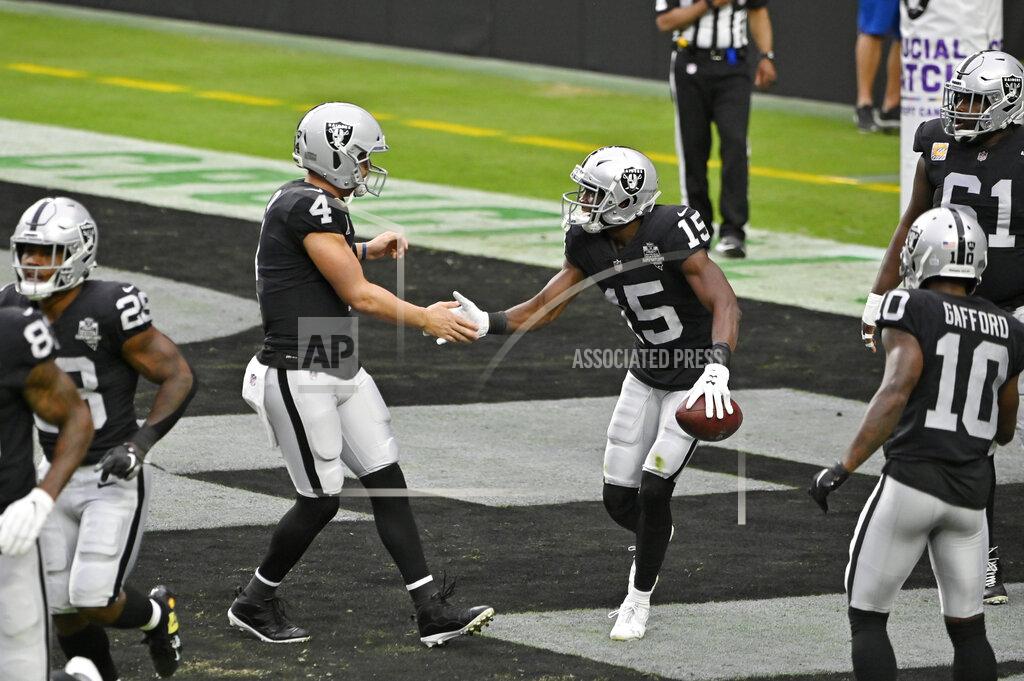 David Becker Las Vegas Raiders quarterback Derek Carr (4) celebrates after wide receiver Nelson Agholor (15) scored a touchdown against the Tampa Bay Buccaneers during the first half of an NFL football game, Sunday, Oct. 25, 2020, in Las Vegas. (AP Photo/David Becker)
