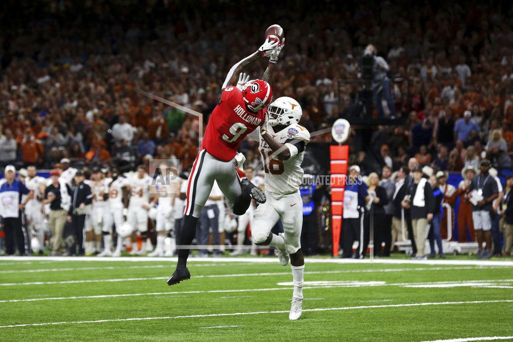 Rusty Costanza Georgia wide receiver Jeremiah Holloman (9) tries in vain to pull in a pass reception as Texas defensive back Davante Davis (18) covers during the first half of the Sugar Bowl NCAA college football game in New Orleans, Tuesday, Jan. 1, 2019. (AP Photo/Rusty Costanza)
