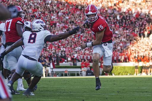 Beck throws and runs for TDs to launch new era as No. 1... - Vimarsana News