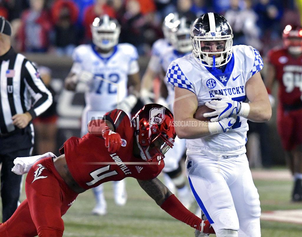 Timothy D. Easley Louisville safety TreSean Smith (4) attempts to tackle Kentucky tight end C.J. Conrad (87) during the first half of an NCAA college football game in Louisville, Ky., Saturday, Nov. 24, 2018. (AP Photo/Timothy D. Easley)