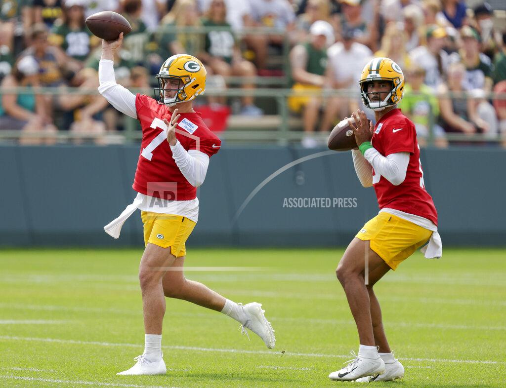 Matt Ludtke Green Bay Packers' quarterback Kurt Benkert (7) and quarterback Jordan Love (10) participate in passing drills during NFL football training camp Wednesday, July 28, 2021, in Green Bay, Wis. (AP Photo/Matt Ludtke)