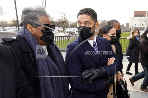Actor Jussie Smollett looks back at his mother as they arrive with other family members Monday, Nov. 29, 2021, at the Leighton Criminal Courthouse for jury selection at his trial in Chicago. Smollett is accused of lying to police when he reported he was the victim of a racist, anti-gay attack in downtown Chicago nearly three years ago, in Chicago. (AP Photo/Charles Rex Arbogast)