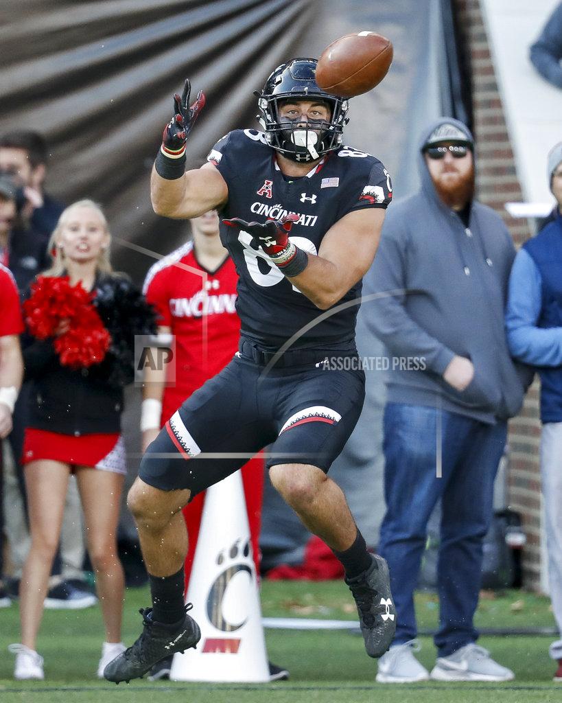 John Minchillo Cincinnati tight end Josiah Deguara (83) catches a pass in the first half of an NCAA college football game against Navy, Saturday, Nov. 3, 2018, in Cincinnati. (AP Photo/John Minchillo)