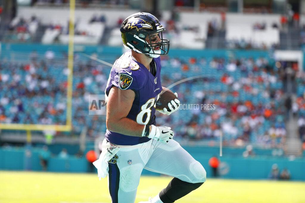 Wilfredo Lee Baltimore Ravens tight end Mark Andrews (89) runs the ball, during the second half at an NFL football game against the Miami Dolphins, Sunday, Sept. 8, 2019, in Miami Gardens, Fla. (AP Photo/Wilfredo Lee)