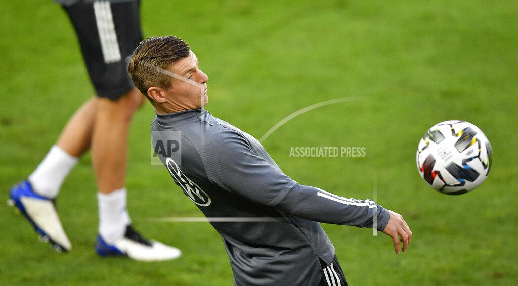 Martin Meissner Germany's Toni Kroos exercise during a training session of the German national soccer team prior the UEFA Nations League soccer match between Germany and Switzerland in Cologne, Germany, Monday, Oct. 12, 2020. Kroos can get his 100th cap against Switzerland. (AP Photo/Martin Meissner)