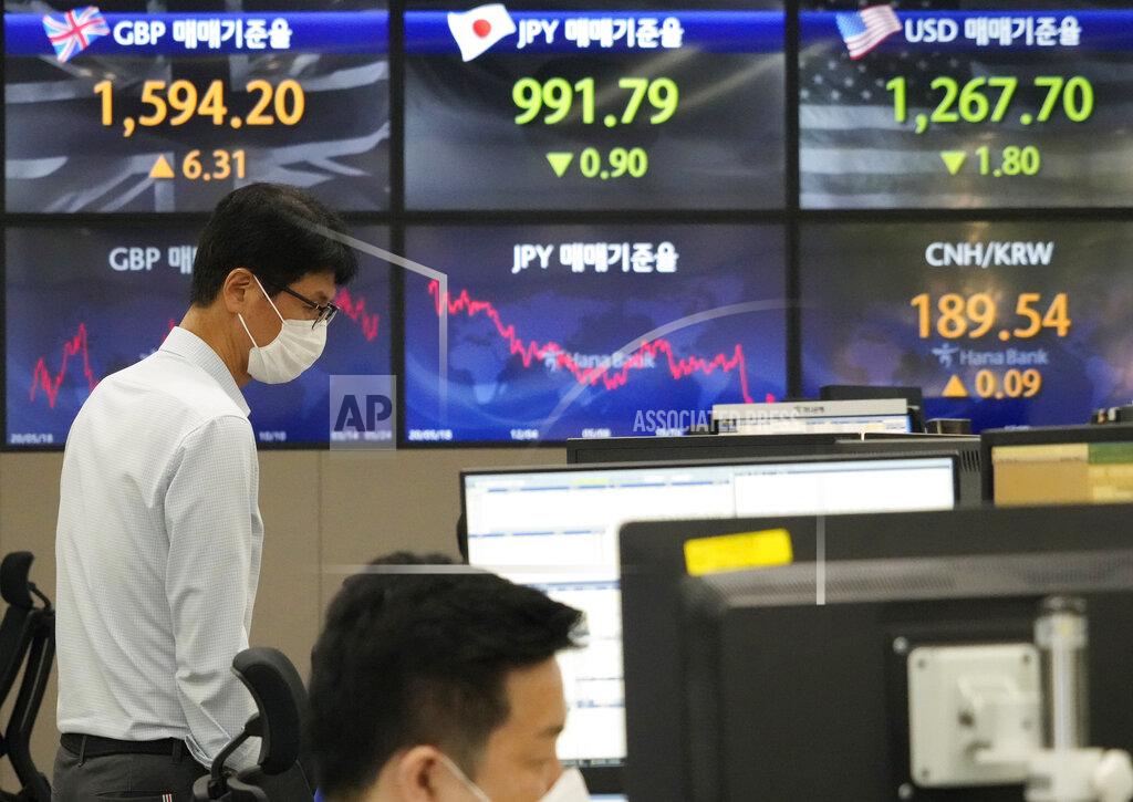 Ahn Young-Joon A currency trader watches monitors at the foreign exchange dealing room of the KEB Hana Bank headquarters in Seoul, South Korea, Tuesday, May 24, 2022. Asian shares were mostly lower on Tuesday as worries over inflation tempered optimism over President Joe Biden’s remark that he was considering reducing U.S. tariffs on Chinese imports. (AP Photo/Ahn Young-joon)