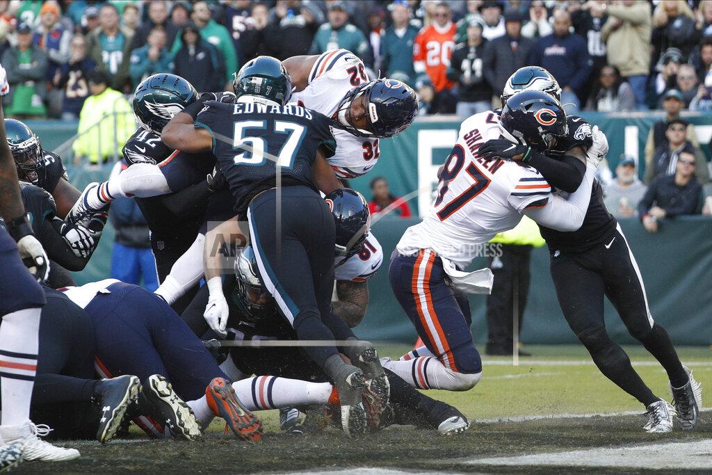 Chris Szagola Chicago Bears' David Montgomery (32) scores a touchdown against Philadelphia Eagles' T.J. Edwards (57) during the second half of an NFL football game, Sunday, Nov. 3, 2019, in Philadelphia. (AP Photo/Chris Szagola)