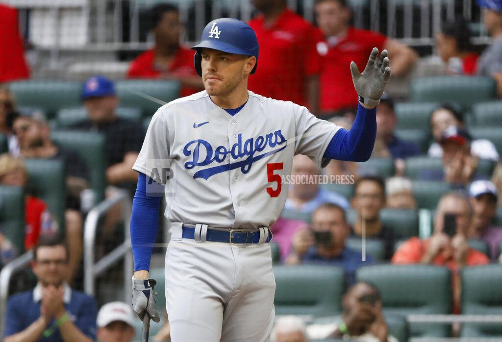 Bob Andres Los Angeles Dodgers' Freddie Freeman reacts to a standing ovation as he takes his first at-bat during the first inning of a baseball game against the Atlanta Braves, Sunday, June 26, 2022, in Atlanta. (AP Photo/Bob Andres)