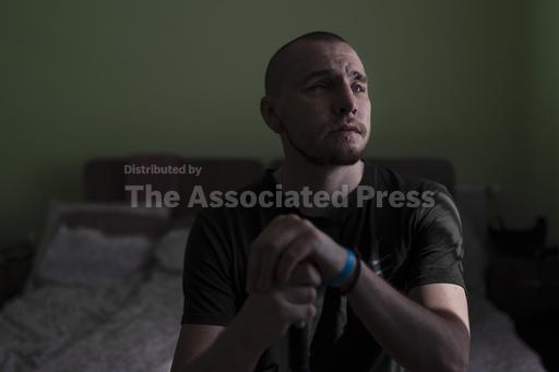 A camp teaches Ukrainian soldiers who were blinded in c... - Vimarsana News