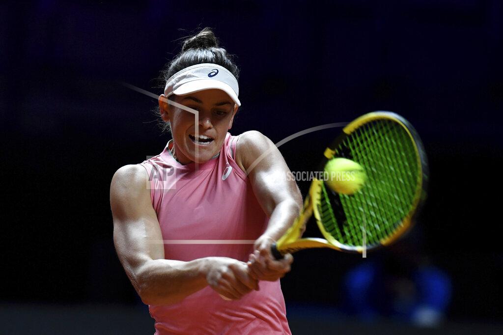 Thomas Kienzle Jennifer Brady of the United States returns to Petra Kvitova of the Czech Republic during their match at the WTA tennis tournament in Stuttgart, Germany, Tuesday, April 20, 2021. (Thomas Kienzle/Pool via AP)