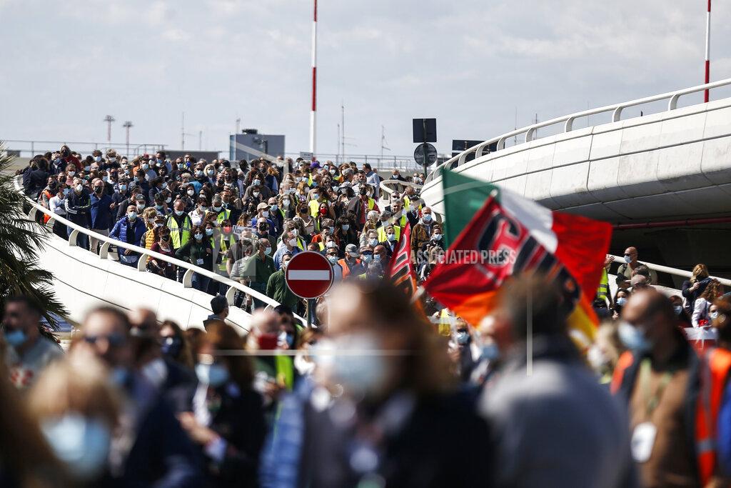 Cecilia Fabiano Alitalia workers stage a protest at the Rome Leonardo da Vinci airport as unions are discussing with the government the future to relaunch the Italian airline carrier Alitalia, Friday, April 23, 2021. (Cecilia Fabiano/LaPresse via AP)