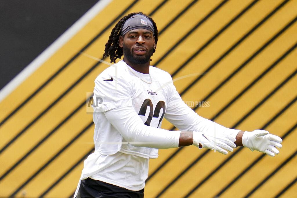 Gene J. Puskar Pittsburgh Steelers running back and first round pick Najee Harris warms up during the team's NFL mini-camp football practice in Pittsburgh, Tuesday, June 15, 2021. (AP Photo/Gene J. Puskar)