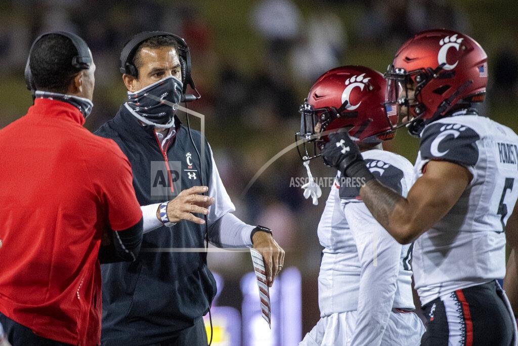 Jeffrey Mcwhorter Cincinnati head coach Luke Fickell, second from left, confers with linebacker Jarrell White, second from right, and safety Derrick Forest, right, during the first half of an NCAA college football game against SMU, Saturday, Oct. 24, 2020, in Dallas. (AP Photo/Jeffrey McWhorter)
