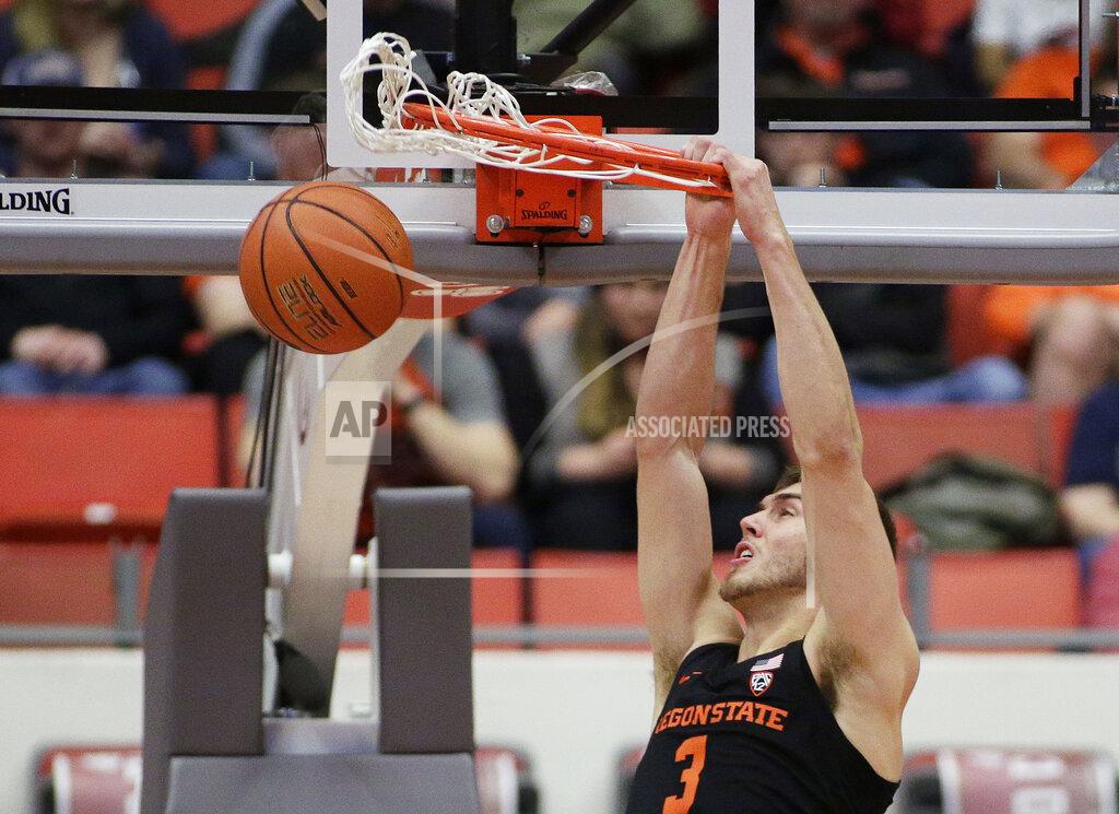 Young Kwak Oregon State forward Tres Tinkle (3) dunks during the first half of an NCAA college basketball game against Washington State in Pullman, Wash., Saturday, March 9, 2019. (AP Photo/Young Kwak)