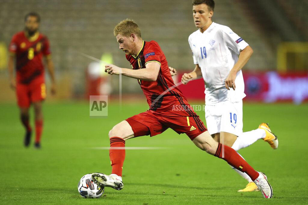 Francisco Seco Belgium's Kevin De Bruyne, center, is pursued by Iceland's Andri Baldursson, right, during the UEFA Nations League soccer match between Belgium and Iceland, at the King Baudouin stadium in Brussels, Tuesday, Sept. 8, 2020. (AP Photo/Francisco Seco)