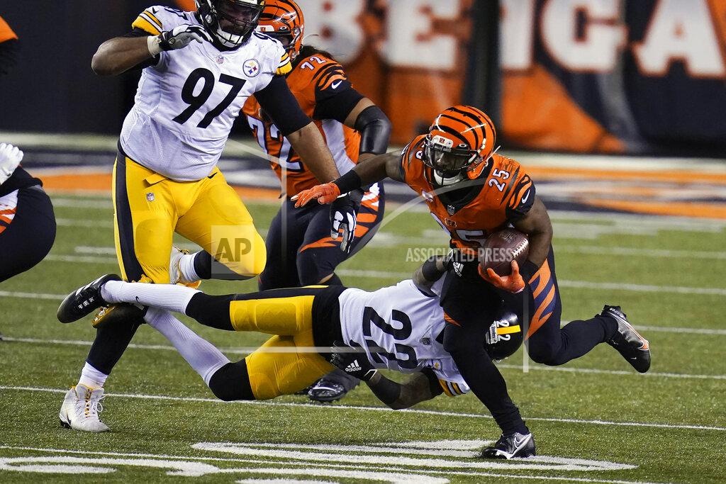 Michael Conroy Cincinnati Bengals' Giovani Bernard (25) runs against Pittsburgh Steelers' Steven Nelson (22) during the second half of an NFL football game, Monday, Dec. 21, 2020, in Cincinnati. (AP Photo/Michael Conroy)