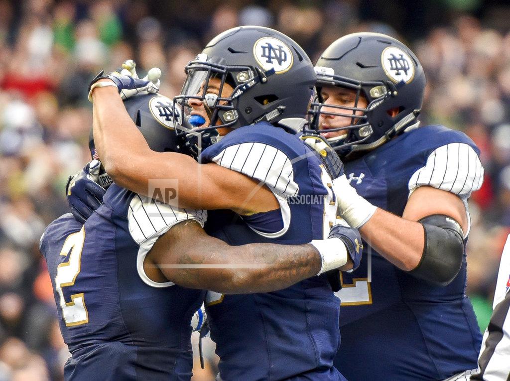 Howard Simmons Notre Dame running back Dexter Williams (2) celebrates with teammates after scoring in the first half of an NCAA college football game against Syracuse, Saturday, Nov. 14, 2018, at Yankee Stadium in New York. (AP Photo/Howard Simmons)