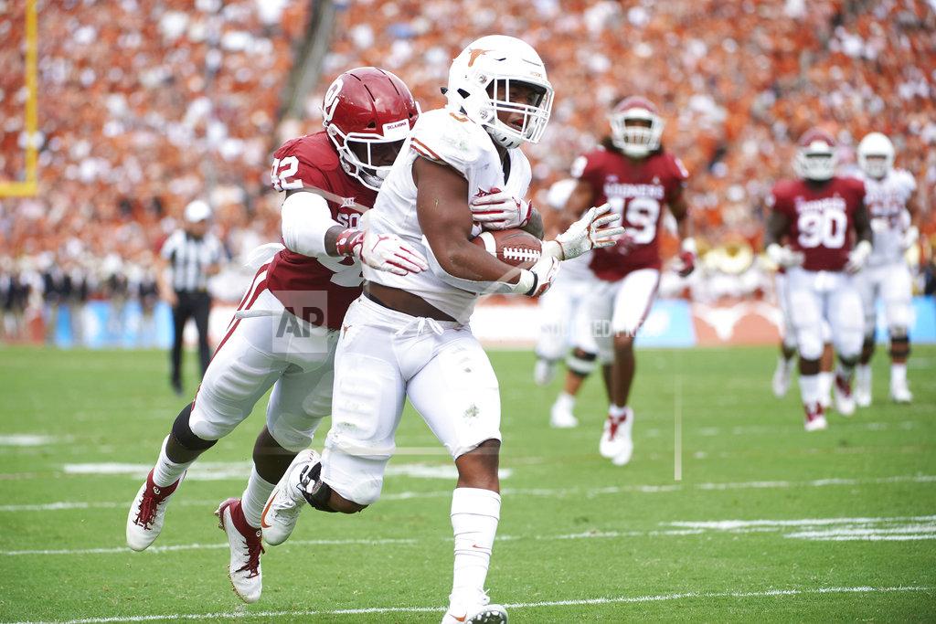 Cooper Neill Texas running back Tre Watson (5) scores a touchdown on a 28-yard reception against Oklahoma during the first half of an NCAA college football game at the Cotton Bowl, Saturday, Oct. 6, 2018, in Dallas. (AP Photo/Cooper Neill)